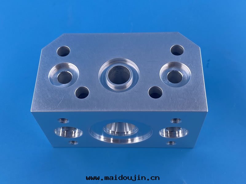 MANIFOLD OUTPUT PL (0020-10134)